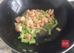 虾仁炒芹菜的做法图解8