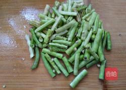豆角炒肉丝的做法图解1