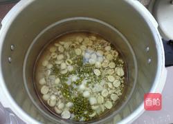 薏米莲子绿豆粥的做法图解3