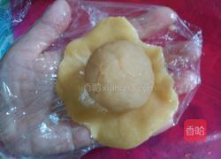 莲蓉蛋黄月饼的做法图解7