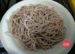 凉拌面条的做法图解1