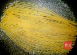 奶油培根意大利面的做法图解3