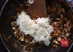 Illustration of how to make carrot fried rice 14