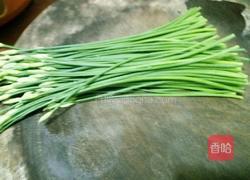 韭苔炒鸡蛋的做法图解1