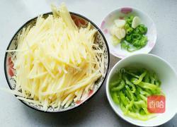 土豆丝炒辣椒的做法图解2
