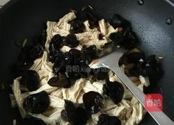 木耳腐竹炒透的做法图解4