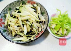 辣椒炒茄子的做法图解1