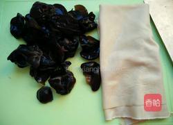 木耳干豆腐炒肉丝的做法图解1