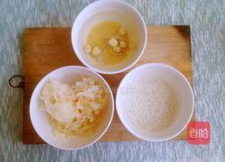 冰糖雪梨银耳粥的做法图解2