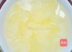 银耳炒鸡蛋的做法图解2