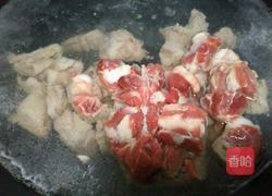 咖喱土豆炖牛腩的做法图解2