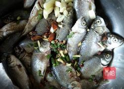 酥小鲫鱼的做法图解6