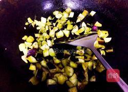 茄子焖饭的做法图解3