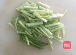 清炒芹菜的做法图解1
