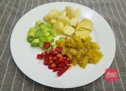 泡椒牛蛙的做法图解2