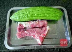 苦瓜烧排骨的做法图解1