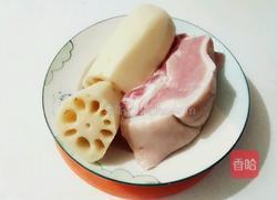 莲藕红烧肉的做法图解1