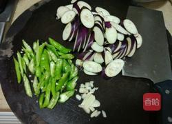 青椒炒茄子的做法图解3
