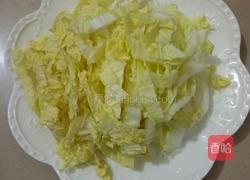 白菜肉丝炒年糕的做法图解2
