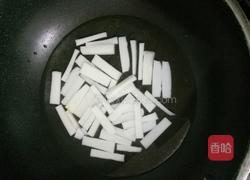 白菜肉丝炒年糕的做法图解3