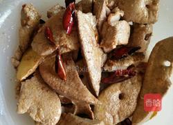 芹菜猪肝的做法图解2