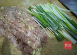 猪肉大葱饺子馅的做法图解4
