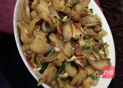 猪耳朵爆炒辣椒的做法图解4