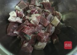 土豆炖牛腩的做法图解1