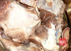 自制酱大骨头的做法图解1