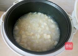 银耳香梨大米粥的做法图解4
