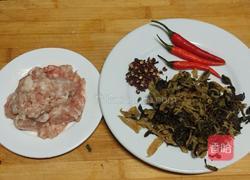 咸菜炒肉末的做法图解1