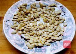 原味炒南瓜子的做法图解2