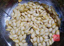 原味炒南瓜子的做法图解3