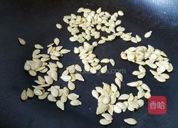 原味炒南瓜子的做法图解4
