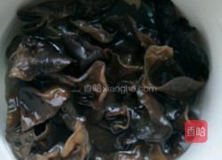 木耳香菇烧腐竹的做法图解2