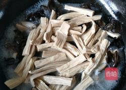木耳香菇烧腐竹的做法图解5