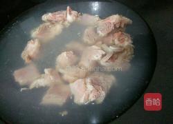 酸菜排骨的做法图解2