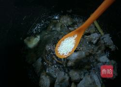 酸菜排骨的做法图解6