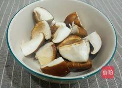 红枣枸杞香菇鸡汤的做法图解2