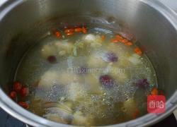 红枣枸杞香菇鸡汤的做法图解8