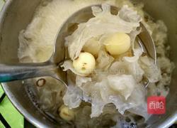银耳莲子的做法图解4