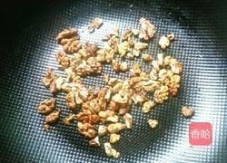 琥珀桃仁的做法图解3