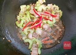苦瓜回锅肉的做法图解11