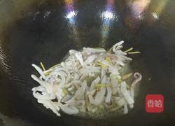 鱿鱼炒咸菜的做法图解3