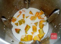 奶香南瓜汁的做法图解2