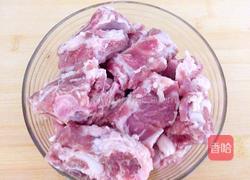 排骨烧土豆的做法图解1