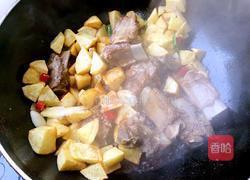 排骨烧土豆的做法图解11