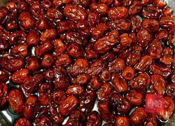 枣泥馅的做法图解1