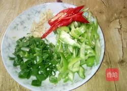 鲜椒炒素鸡的做法图解1