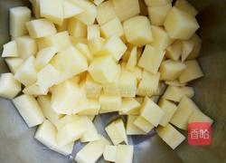 土豆盖浇饭的做法图解1